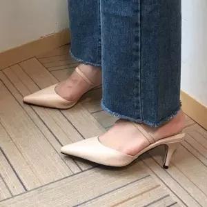 스틸레토힐 뾰족코 투웨이 밴딩 스트랩 미들힐 뮬구두