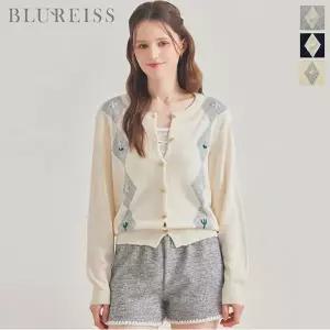 [블루레이스] 플라워 자수 아가일 가디건_B6S1KC4601