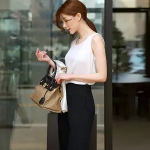 [시크라인] 메어리 민소매 블라우스