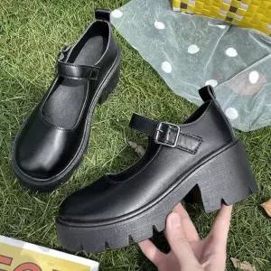 ONM 앞코 통굽 슈즈 메리제인 여자 둥근 장식 키높이 버클