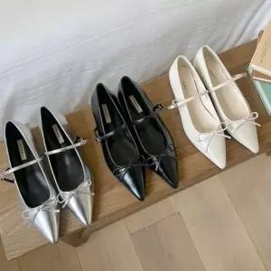 슬림 쉐입 앞코 리본장식 발등 스트랩 여자 플랫슈즈 플렛슈즈 메리제인슈즈 리본플랫