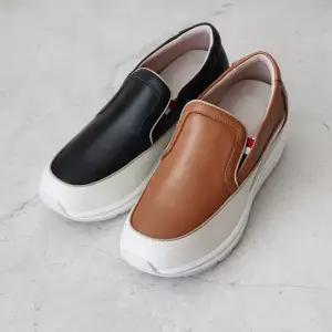 [원더슈즈]천연소가죽 완져니펴내 컴포트 쿠션 미끄럼방지 통굽 슬립온 7.5CM P-S928