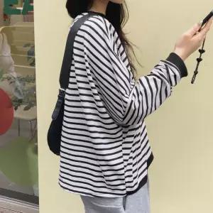 여자 키치무드 단가라 배색 면혼방 루즈핏 맨투맨