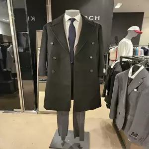 킨록바이킨록앤더슨 블랙 울 캐시미어 롱 더블 오버핏코트(KKGO13D0M7)