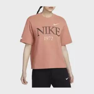 나이키 우먼즈 NSW 클래식 박시 반팔 티셔츠 숏슬리브 피치 FQ6601-212