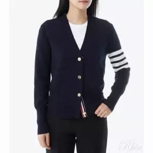 톰브라운 26SS 코튼 4 바 밀라노 클래식 브이넥 가디건 FKC207A 00219 415