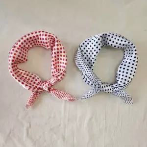 등원룩 복고풍 쁘띠 새틴 땡땡이 스카프 머리띠 간절기 패션