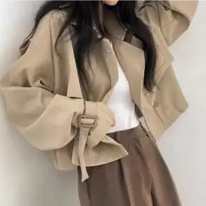 [하프클럽/셀러허브_여성트랜드패션]여성 자켓 숏 코트 더블 트렌치 베이지