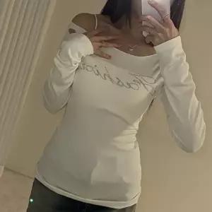 [옷자락]여자 Y2K 큐빅 레터링 시스루 슬림핏 오프숄더 티셔츠