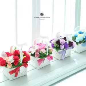 꽃바구니 비누꽃카네이션 브로지 선물 시들지않는꽃 카네이션 카네이션선물 어버이날선물 스승의날선물 카
