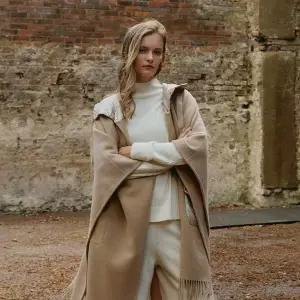 [아쿠아스큐텀][26년새해특가]아쿠아스큐텀 ALL MADE IN ITALY 울100 케이프 코트