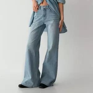 여자 로우라이즈 세미와이드 연청 부츠컷 스판 청바지