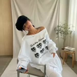 [하프클럽/옷자락]여성 빈티지 프린트 오프숄더 맨투맨 오버사이즈 봄용