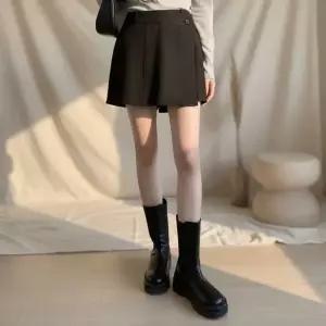 [옷자락]여성 랩 스타일 미니 스판 치마바지 단추 디테일