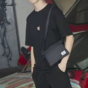 미니멀한 스타일링 직사각형 파우치형 남성 크로스백