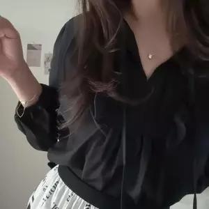 [라일리여성의류] Rly 러블리 셔링넥 핀턱 긴팔 블라우스