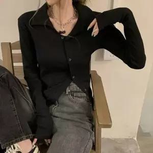 사선 단추 디자인 카라넥 골지 니트 슬림핏 티셔츠 여자니트코디