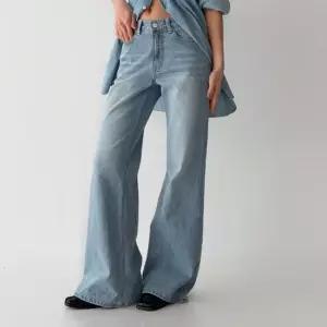 여자 로우라이즈 세미와이드 연청 부츠컷 스판 청바지