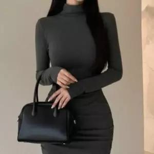 [하프클럽/]여성 슬림 긴팔티 잔주름 폴라넥 쁘띠 드레스