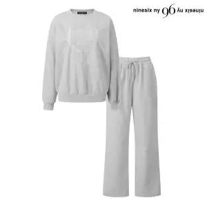 [롯데백화점]올앤선드리 기모 자수 오버핏 티셔츠 롱 팬츠 셋업 (NP4OW005L0)