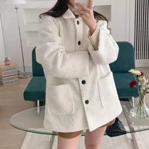 [하프클럽/]여자 겨울 뽀글이 카라넥 단추 투포켓 부클 하프 코트