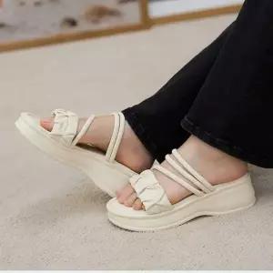 여성 곱창끈 트위스트 스트랩 키높이 쿠션 샌들