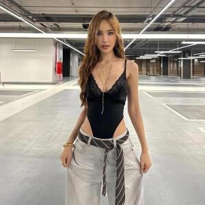 섹시한 패션 바디수트 여성 여름 트렌드 레이스 패치워크 로우넥 백리스 슬리브리스 핫 걸즈 스트리트 와일