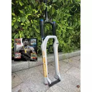 26인치 실버 MTB 자전거 쇼바 서스펜션 에어 산악 프레임