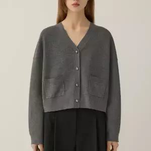 [롯데백화점]리스트 루즈핏 브이넥 크롭 가디건 TSKCDP72030