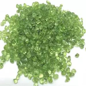 NSIXSURIM 스톤 페리도 석영 올리빈 그린 크리스탈 록 칩 자갈 거친 원석 장식 (300g)