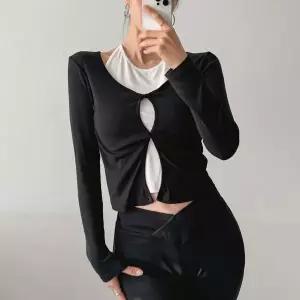 [하프클럽/]여자 레이어드 꼬임 트임 홀터넥나시 크롭 긴팔 티셔츠