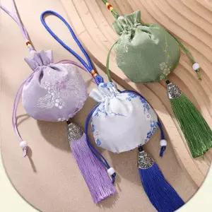 귀엽고 단아한 전통 명절 복주머니