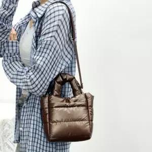 패딩 미니 크로스백 토트백 광택 가방 커피 (WFK43D4)