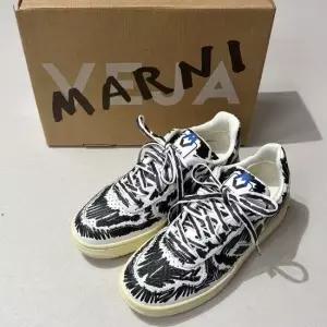 MUST IT_베자 X 마르니 V-10 여성 레더 풀 블랙 스니커즈 VX0203067A