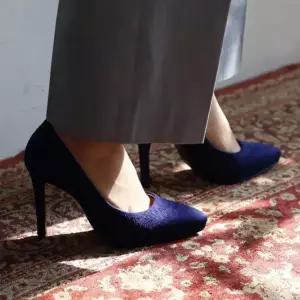 국내제작 뱀피패턴 가보시 뾰족코 얇은굽 여성 킬힐Y