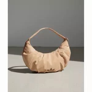 ADIDAS 클라우드 크링클 숄더백 라지 샌드베이지