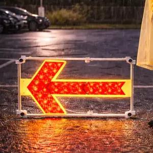 안전 표시 방향 등 휴대용 화살표 야간 도로 공사 안내 등 작업 현장 배터리식 디자인 비상용 간판형