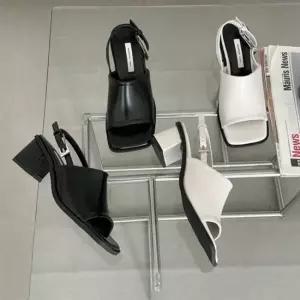 미니멀 오픈토 스트랩 여성 통굽힐 샌들 미들힐 데일리 슈즈 라인 6SS 통굽힐 스트랩힐