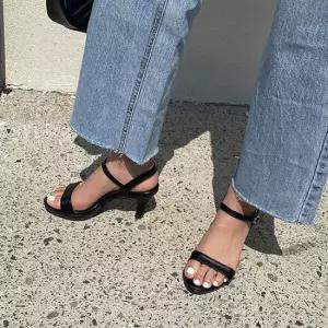 라운드 가보시 스트랩 여성 샌들 힐 구두 2colors