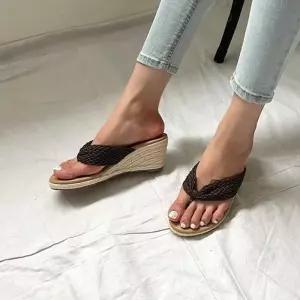 [라일리] Rly 위빙 어퍼 웨지 힐 쪼리 샌들 웨지슬리퍼 웨지힐