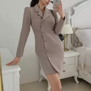 여자 하객룩 결혼식 버튼 백브이 미니원피스