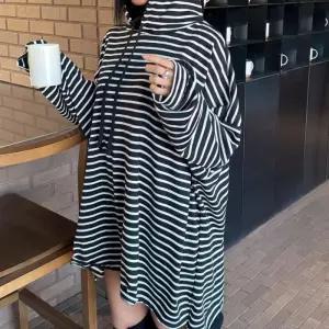 여자 단가라 박시 오버핏 슬릿 후드 티셔츠