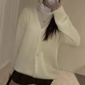 여자 앙고라 헤어리 브이넥 오버핏 여리 가디건