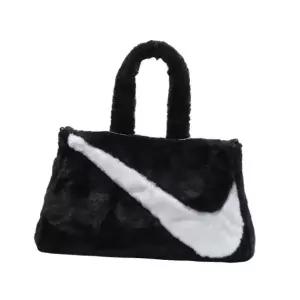 [나이키]겨울 토트 숄더백 폭스 퍼 블랙 FB3050-010 677410