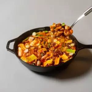 [하프클럽/신선식품]수제 특제소스로 양념한 간편 밀키트 낙곱새 879g + 라면사리