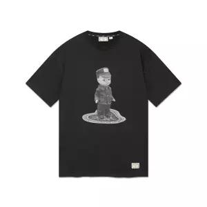 [LEE] X Saytouche 버디리 그래픽 반팔 티셔츠 차콜 LE2503STA2CH 721542