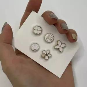 [골드스마일]자석형 단추 브로치 화이트 컬러 믹스 디자인