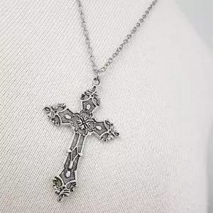 앤티크 클래식 은빛 십자가 펜던트 목걸이