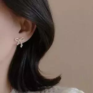 [골드스마일]진주 장식 큐빅 리본 드롭 귀걸이 여성용 액세서리