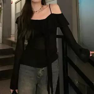 [옷자락]여자 원오프숄더 셔링 나팔소매 슬림 티셔츠